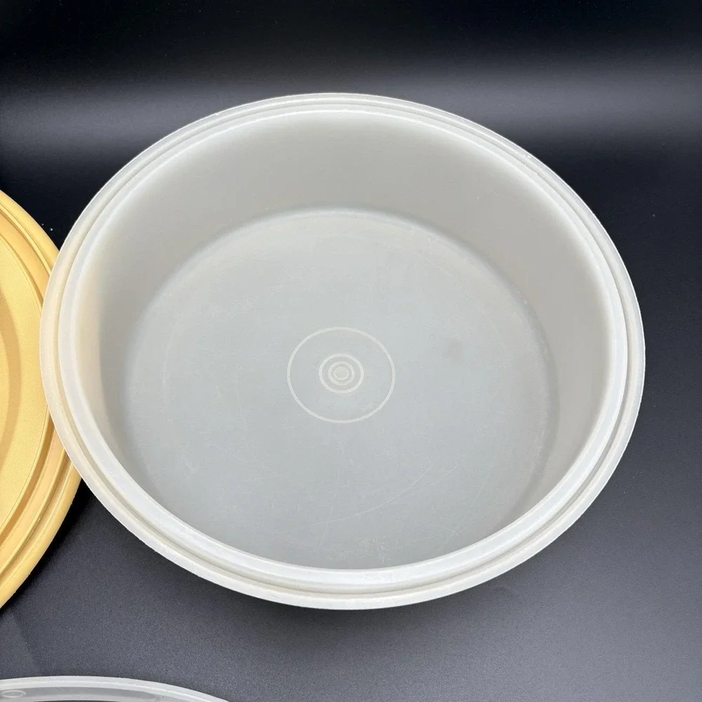 Tupperware Cake Pie Keeper Carrier 719-1 Harvest Gold w/Handle Vtg‎